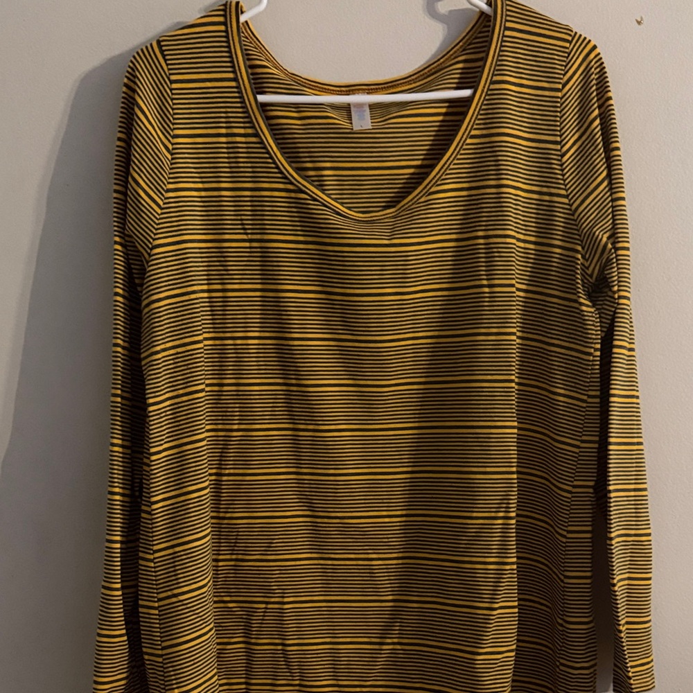 LulaRoe Striped Yellow and navy Women's Top. Style is Lynnae